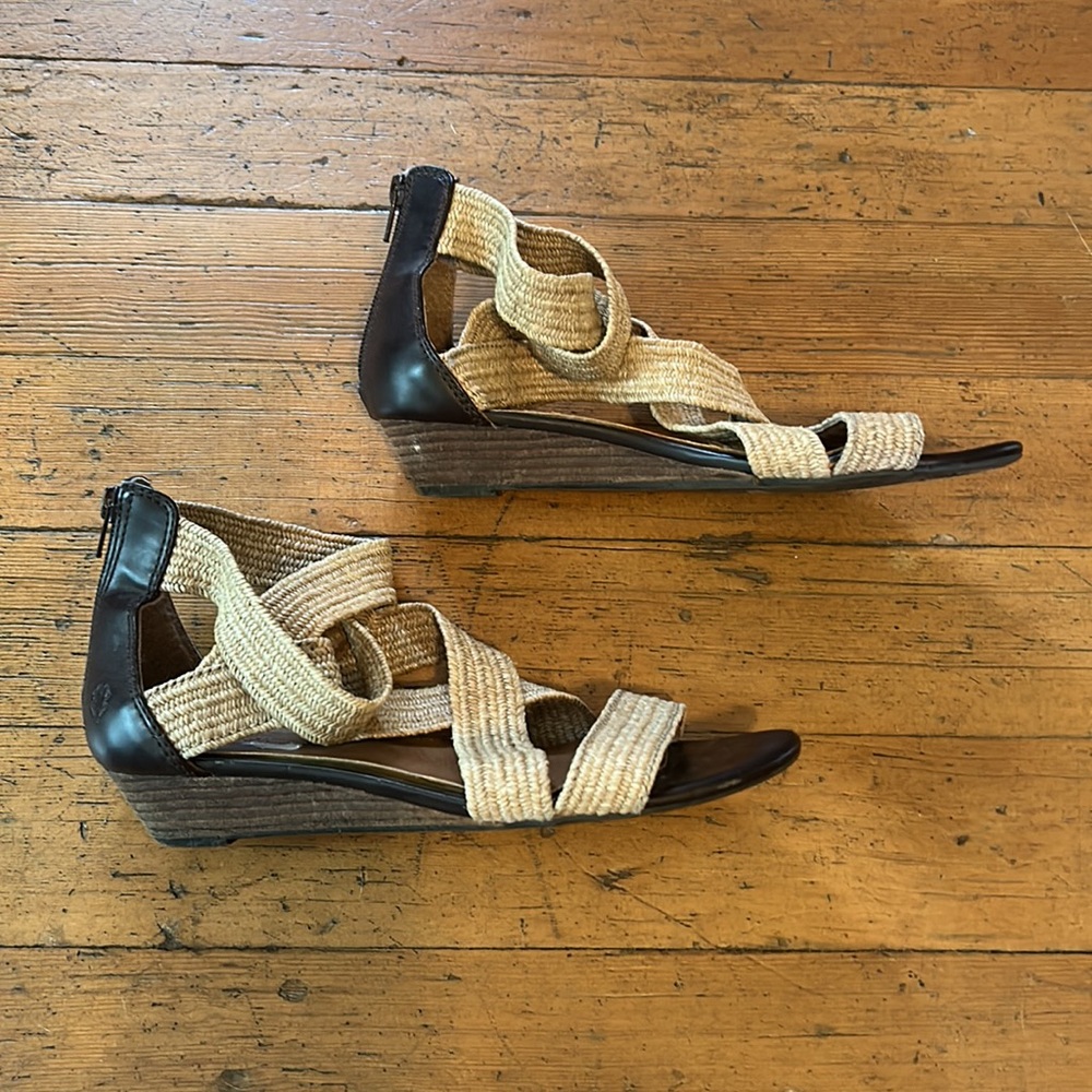 Lucky Brand strappy sandals 8.5 8 1/2